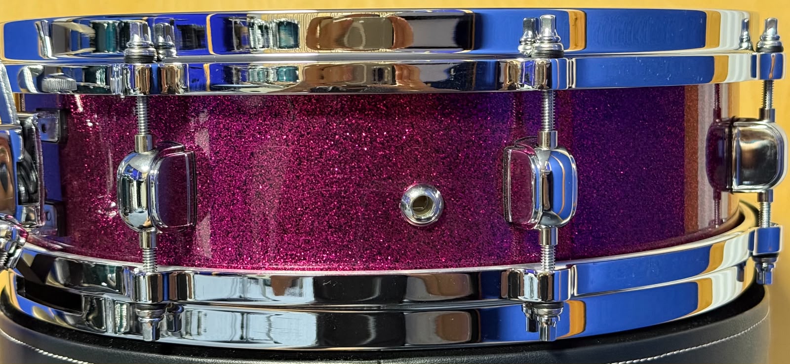 Tama Starclassic Bubinga Piccolo 14X3.8 Snare Drum Ultra Violet Sparkle Made In Japan (converted floor) W/case – סנר פיקולו טאמה סטארקלאסיק בובינגה תוצרת יפן עם קייס – תמונה 4