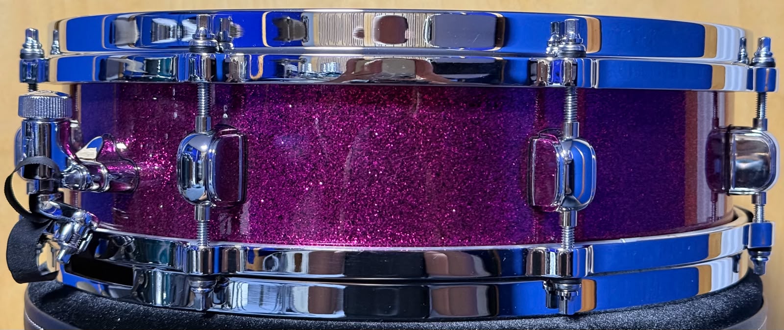 Tama Starclassic Bubinga Piccolo 14X3.8 Snare Drum Ultra Violet Sparkle Made In Japan (converted floor) W/case – סנר פיקולו טאמה סטארקלאסיק בובינגה תוצרת יפן עם קייס – תמונה 3