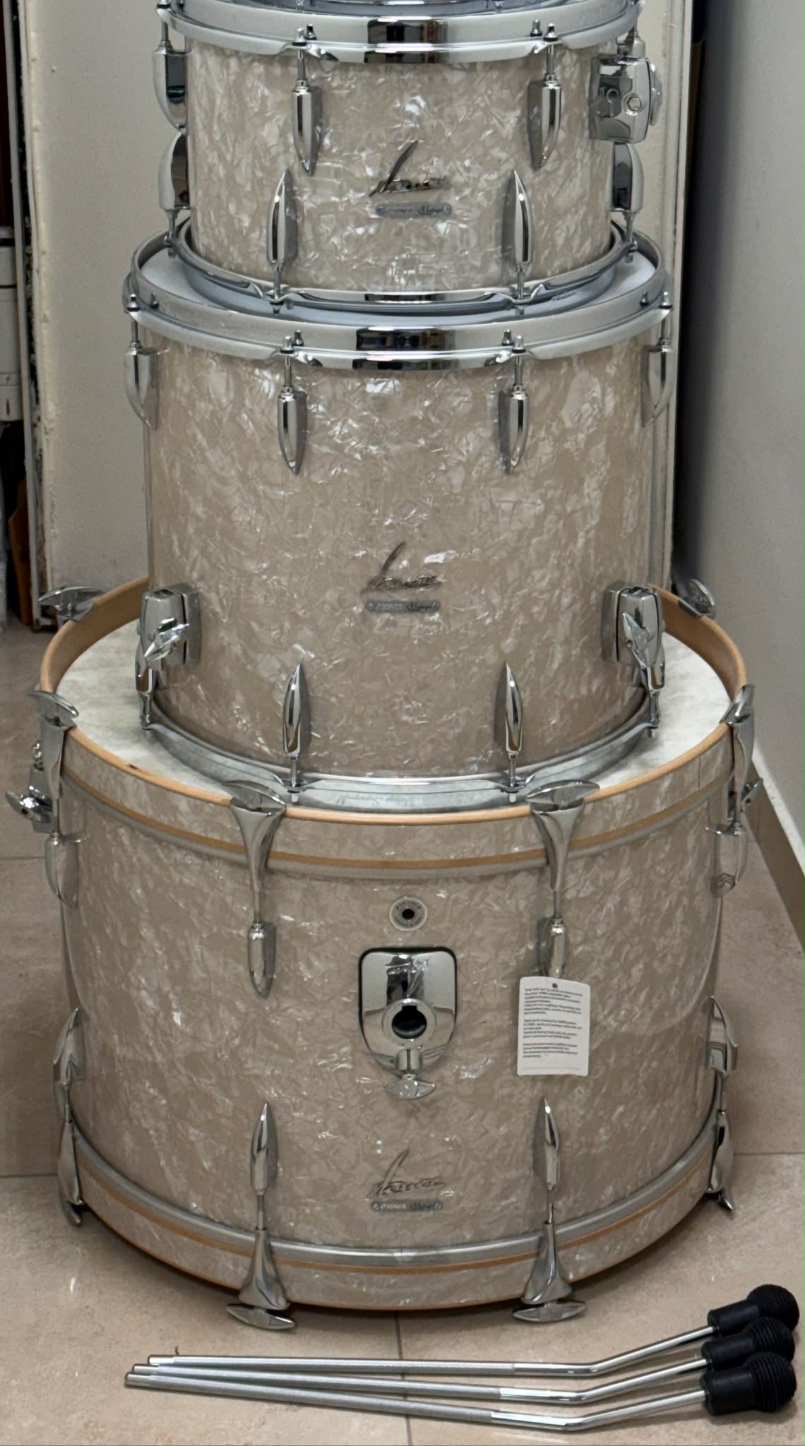 Sonor Vintage 322 Set WM Vintage Pearl – סט סונור וינטג' 3 חלקים עם מתקן והולדר בצבע לבן פנינה
